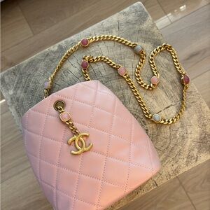CHANEL Pink Quilted Lambskin Crossbody Bucket Bag with Gold Chain